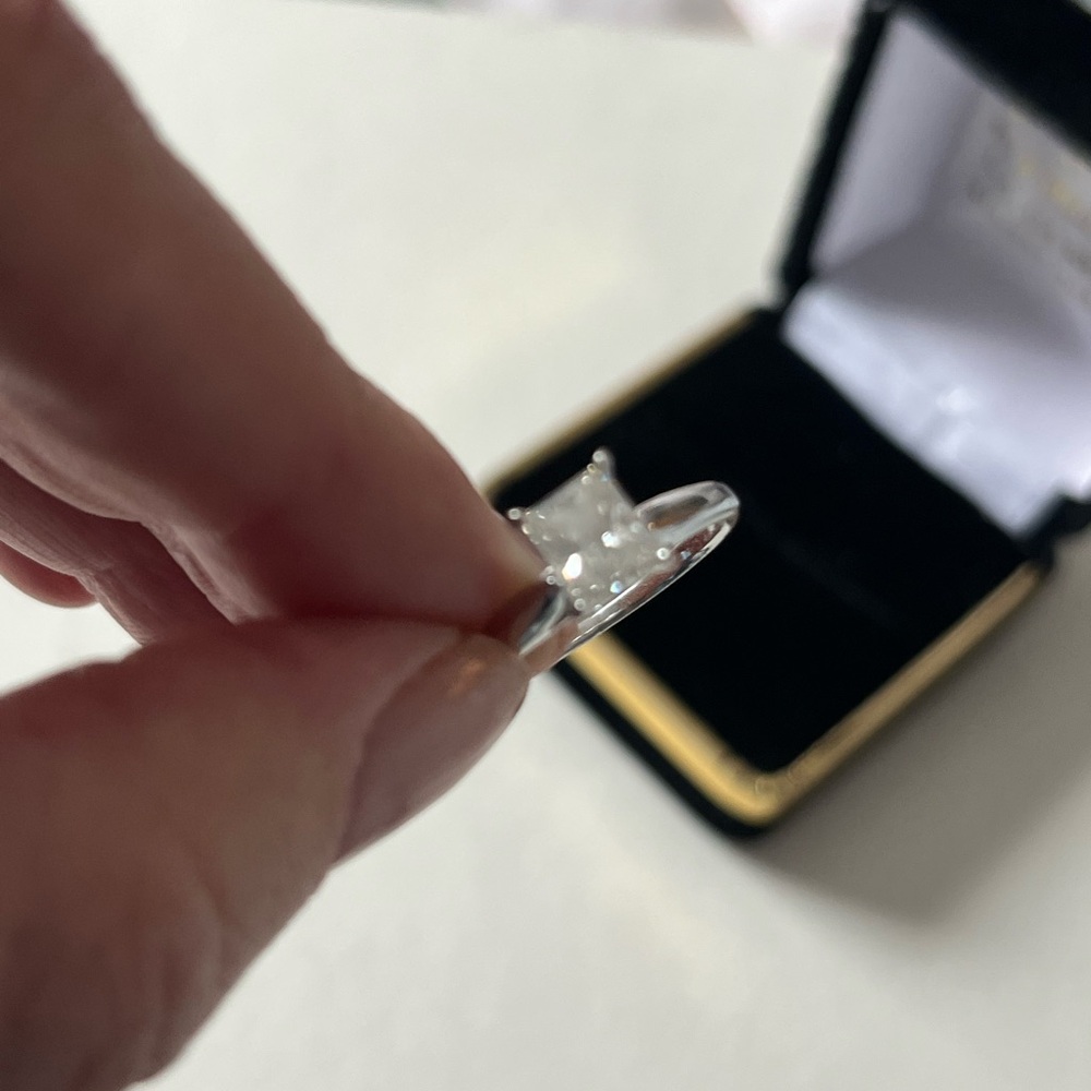 Genuine Diamond Engagement Ring 0.96 carat. - Picture 11 of 16